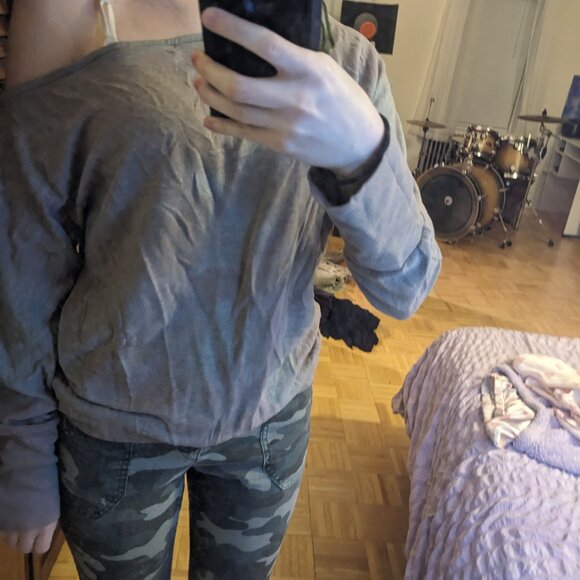 Off the shoulder olive green long sleeve - Picture 4 of 5